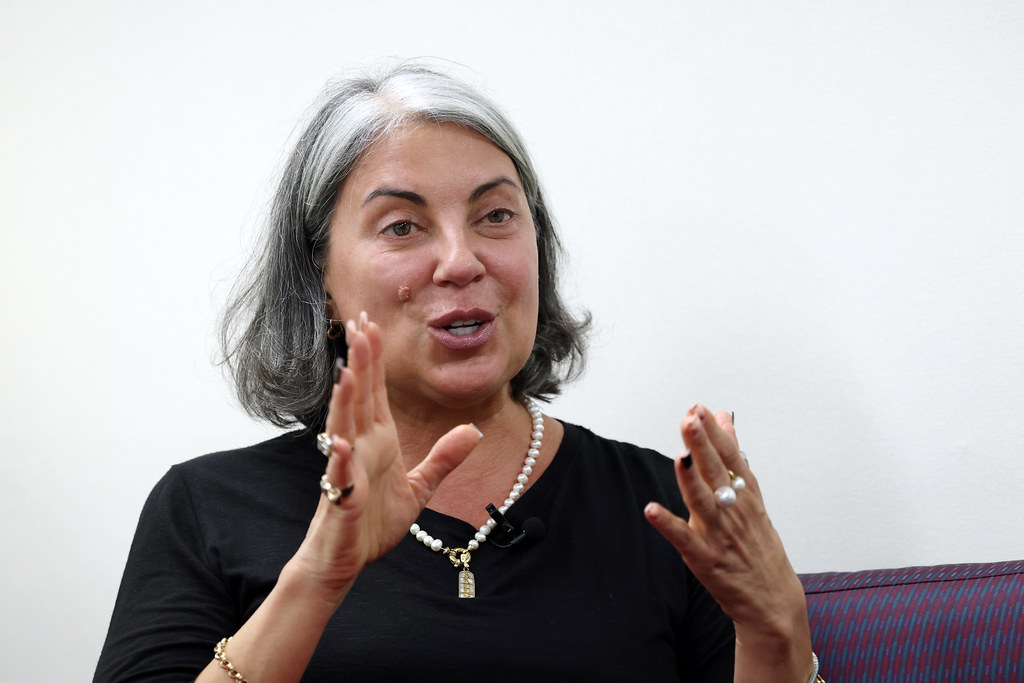 La senadora mandato cumplido de Argentina, Magdalena Solari Quintana, explica el 8 de abril los antecedentes de la designación oficial del Día del Kimchi en su país en una entrevista con Korea.net en la Embajada de Argentina en Corea en el distrito Yongsan-gu de Seúl. 