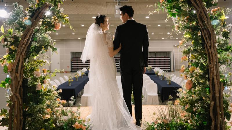 Se muestra una imagen promocional de boda en el Centro de Seguridad Ciudadana Boramae, en el distrito de Dongjak-gu de Se&uacute;l, que cuenta con un sal&oacute;n de celebraciones p&uacute;blico disponible de forma gratuita. | Captura de pantalla del sitio web de Seoul My Wedding
