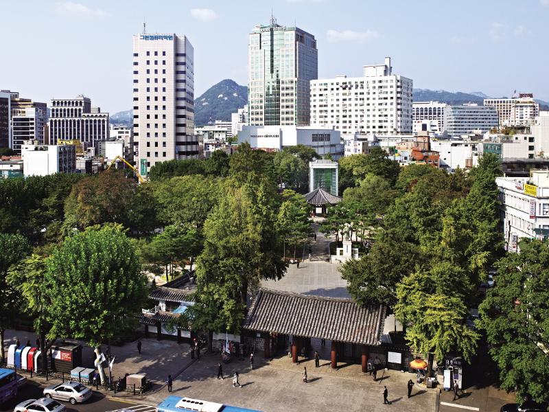 Se muestra la vista panorámica del parque Tapgol, ubicado en el distrito Jongno-gu de Seúl. | Agencia de Patrimonio de Corea