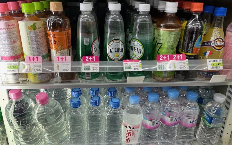  La foto muestra la sección de bebidas en una tienda de conveniencia de Seúl. | Kim Seon Ah, Korea.net