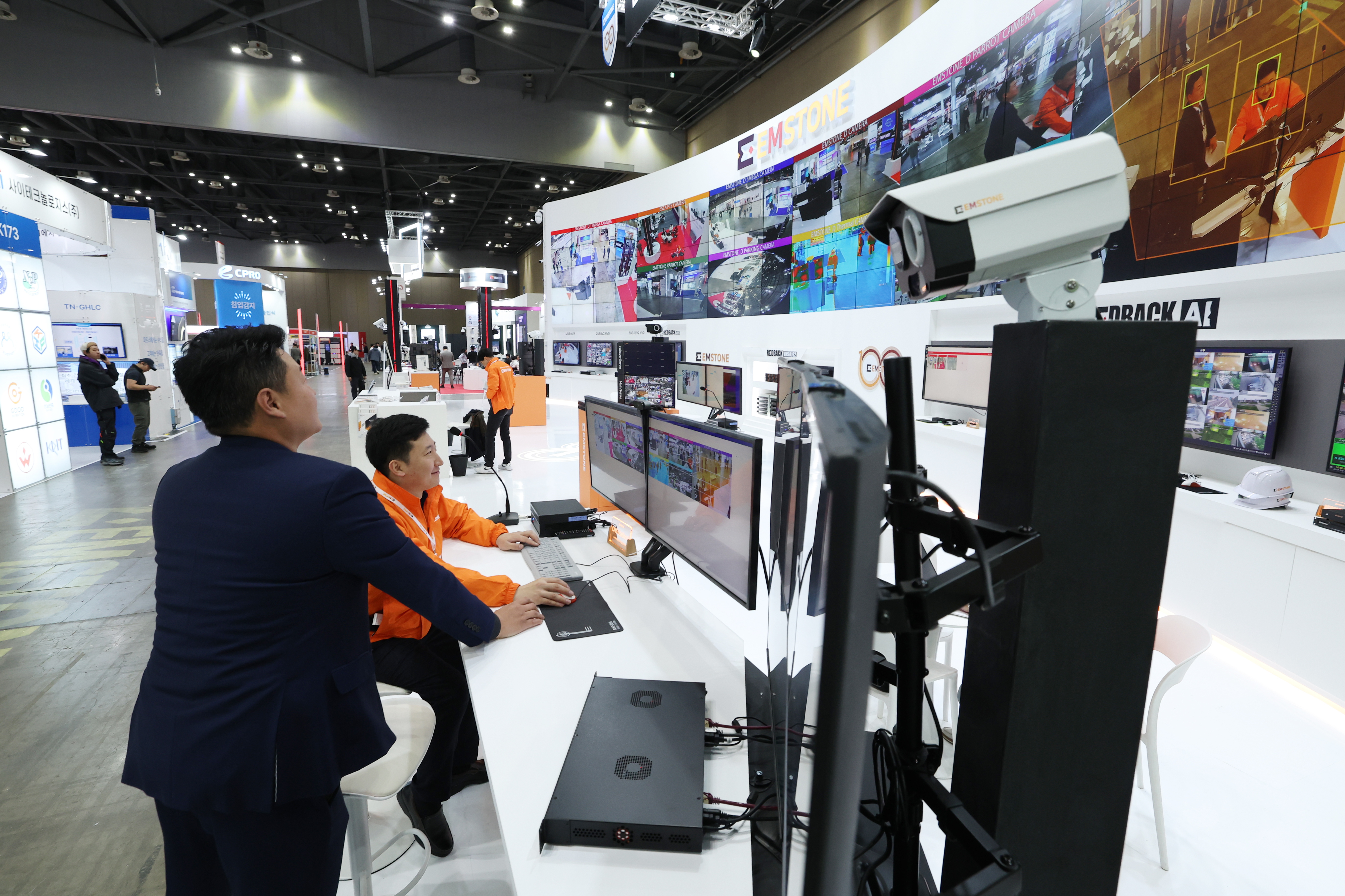 La Exposición y Conferencia Internacional de Seguridad 2025 se lleva a cabo en el centro de exposiciones KINTEX, en Goyang, provincia de Gyeonggi-do, el 19 de marzo. Más de 400 expositores presentan las últimas tendencias en tecnologías de seguridad y protección de la información hasta el 21 de marzo.