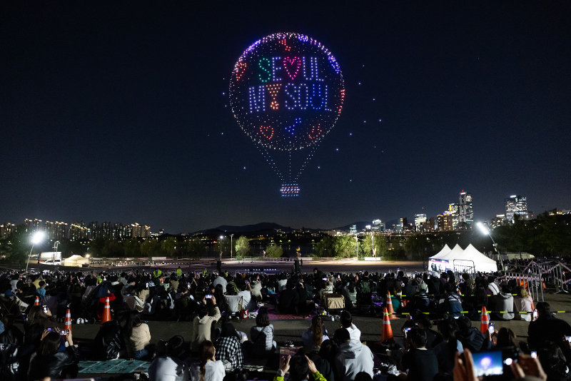 La foto muestra un espectáculo de drones celebrado el año pasado en el Parque del Río Hangang de Ttukseom. | Gobierno Metropolitano de Seúl