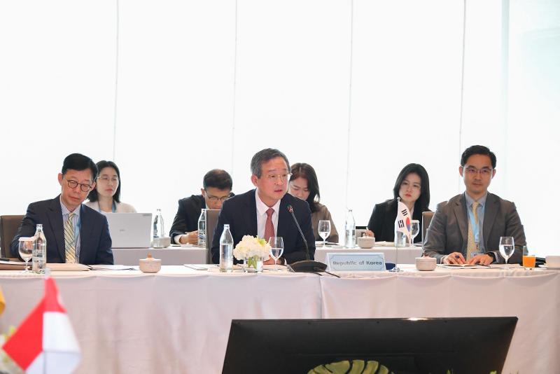 El viceministro adjunto de Asuntos Exteriores de Corea, Chung Byung-won habla durante en el 29º Diálogo Corea-ASEAN celebrado, el 16 de mayo (hora local), en Bangkok, Tailandia. | Página oficial de a Asociación de Naciones del Sudeste Asiático en Facebook