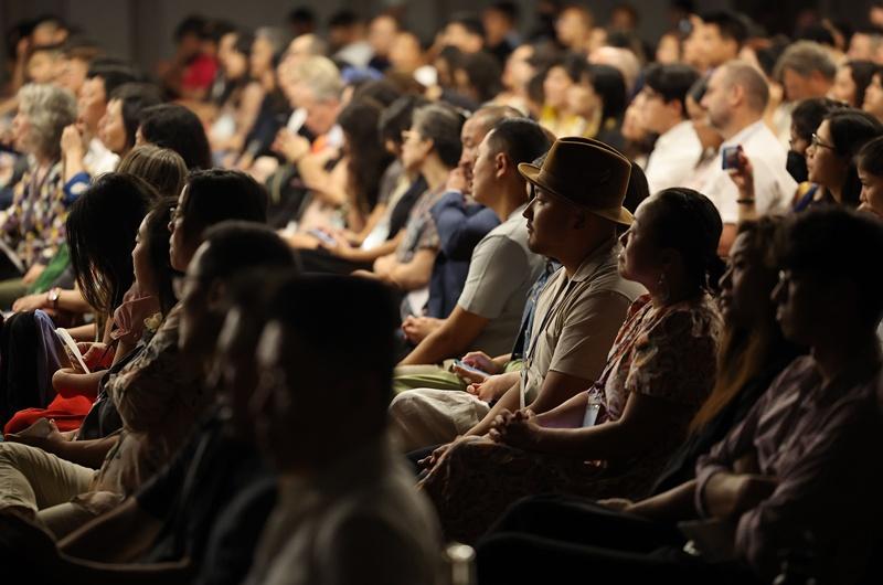 Los participantes escuchan un discurso durante un evento organizado por la Asociación Internacional de Adoptados Coreanos (IKAA, por sus siglas en inglés), el 11 de julio de 2023, en el Centro de Convenciones y Exhibiciones (COEX), en el distrito de Gangnam-gu de Seúl. |  Agencia de Noticias Yonhap