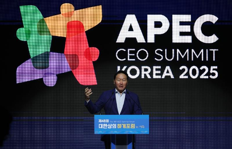Chey Tae-won, presidente de la Cámara de Comercio de Corea (KOCHAM, por sus siglas en inglés), pronuncia el discurso inaugural del 48º Foro de Verano de la Cámara de Comercio de Corea, el 16 de julio en el hotel Lahan Select de Gyeongju, provincia de Gyeongsangbuk-do. | KOCHAM 