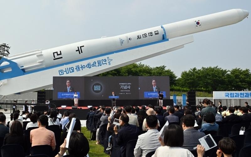 La foto muestra la ceremonia de declaración de la Semana Aeroespacial el 27 de mayo en el Museo Nacional de Ciencia de Gwacheon, en la provincia de Gyeonggi-do. | Administración Aeroespacial de Corea
