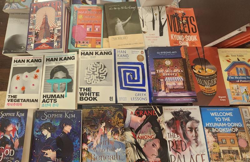 La foto muestra las ediciones en inglés de unas novelas coreanas en la sucursal de Gwanghwamun de la librería Kyobo Book Centre, en el distrito Jongno-gu de Seúl. | Lee Jihae