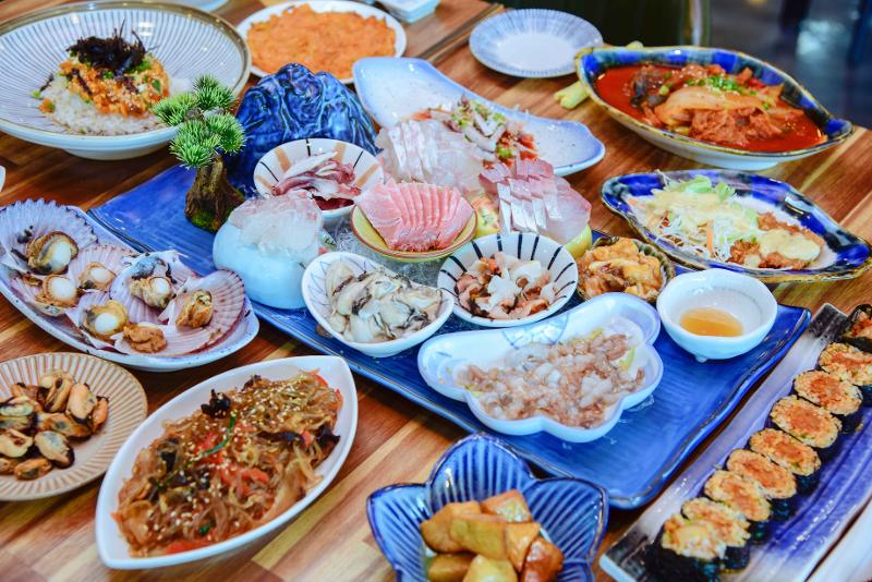 El dajji, cultura propia de Tongyeong, consiste en acompañar el licor con una abundante comida de mariscos frescos del condado de Namhae-gun.