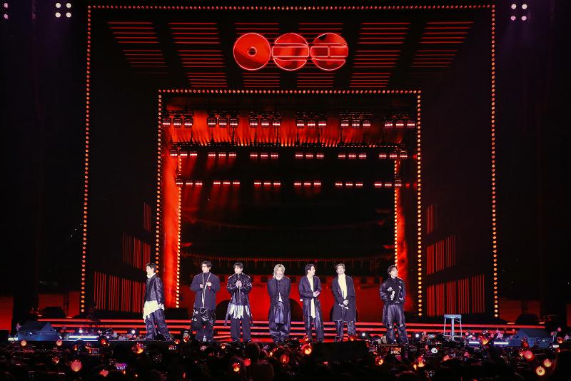 El grupo de K-pop BTS actúa en el concierto 'BTS Comeback Live: ARIRANG', el 21 de marzo, en la plaza Gwanghwamun, en el centro de Seúl. | BigHit Music/Netflix