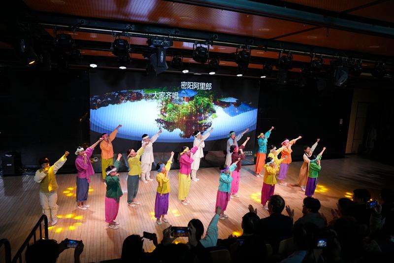 La foto, tomada el 14 de abril de 2025, muestra la obra de teatro musical y danza 