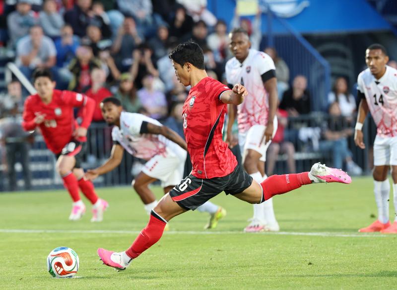 El delantero coreano Hwang Hee-chan anota un gol en el minuto 75 del partido amistoso entre Corea y Trinidad y Tobago, celebrado el 30 de mayo (hora local) en el estadio BYU South Field de la Universidad Brigham Young en Provo, Utah, Estados Unidos. | Agencia de Noticias Yonhap