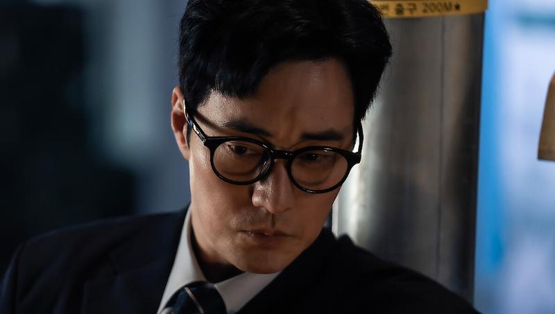 El actor So Ji-sub protagoniza la serie coreana de acción y suspenso 'Agente Kim reactivado', interpretando a un exagente secreto. | Netflix