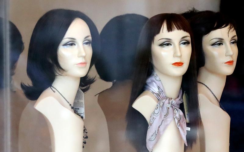 La foto muestra unas pelucas coreanas exhibidas en una vitrina en Corea. | Agencia de Noticias Yonhap