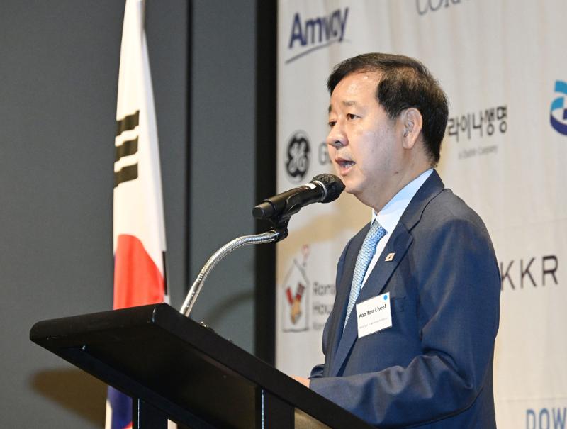 El vice primer ministro y ministro de Economía y Finanzas, Koo Yun Cheol, expone la visión económica del Gobierno y ratifica el compromiso de Corea de fortalecer la cooperación bilateral con EE. UU., durante la reunión celebrada el 19 de agosto, en el Hotel Grand Hyatt de Seoul, en el distrito de Yongsan-gu, en la capital coreana. | Ministerio de Economía y Finanzas de Corea