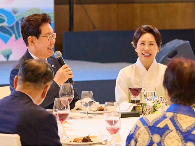 Lee se reúne con los residentes coreanos en Nueva Delhi