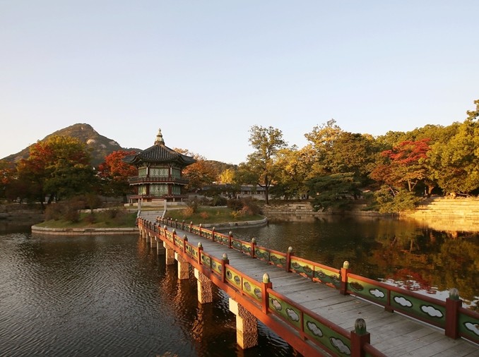 El palacio Gyeongbokgung encabeza la lista de atractivos de otoño en Seúl
