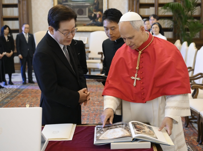 Lee afirma que el papa León XIV considera visitar Corea del Norte el próximo año