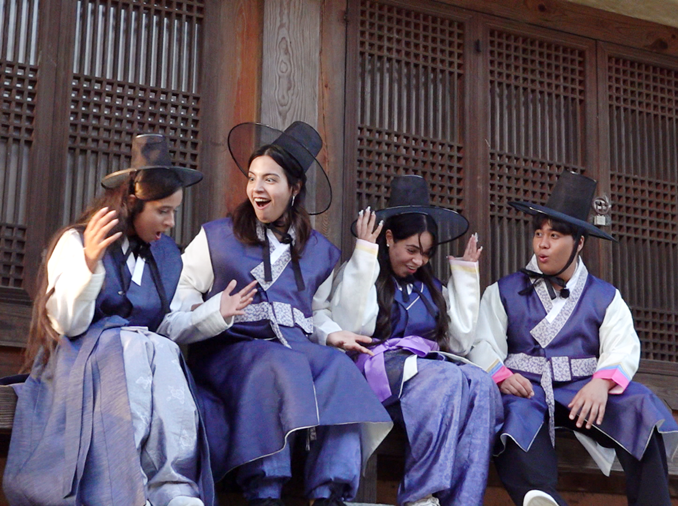 Los K-influencers promocionan Gyeongju la sede del APEC 2025