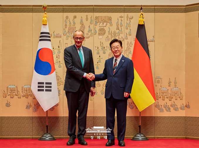 Corea y Alemania elevan su relación bilateral a una 'asociación estratégica reforzada'