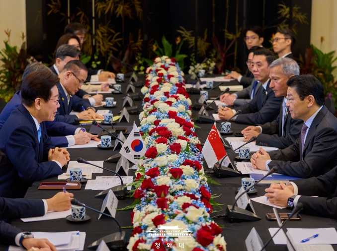 Corea y Singapur acuerdan actualizar el TLC y reforzar su cooperación en IA y energía nuclear