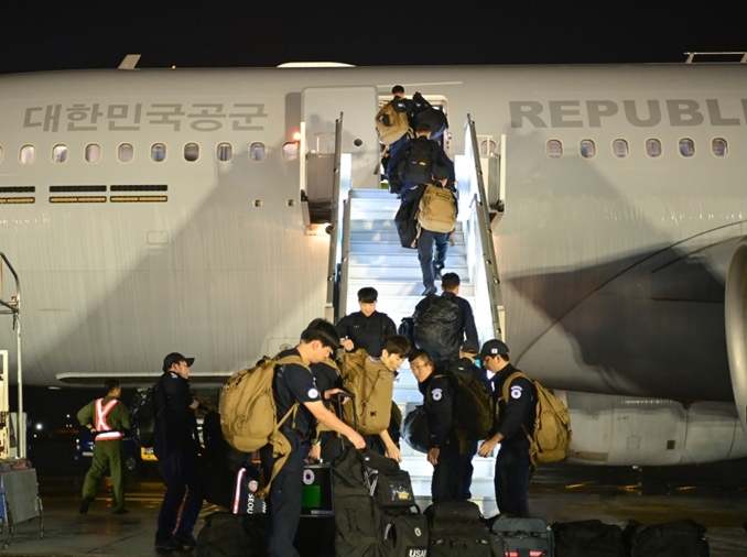 Corea despliega su equipo de rescate a Nepal