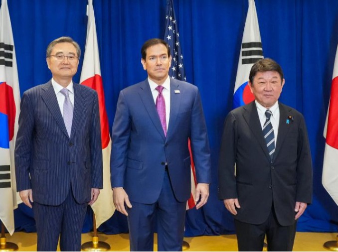Corea, EE. UU. y Japón refuerzan su alianza en desnuclearización y seguridad económica